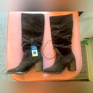 Universal thread mid calf mocha boots